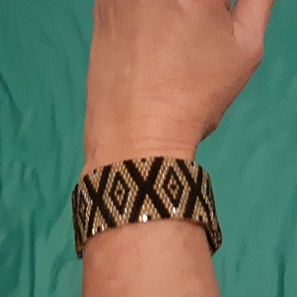 ALEXA'S ANGELS  GOLD & BLACK BEADED BRACELET